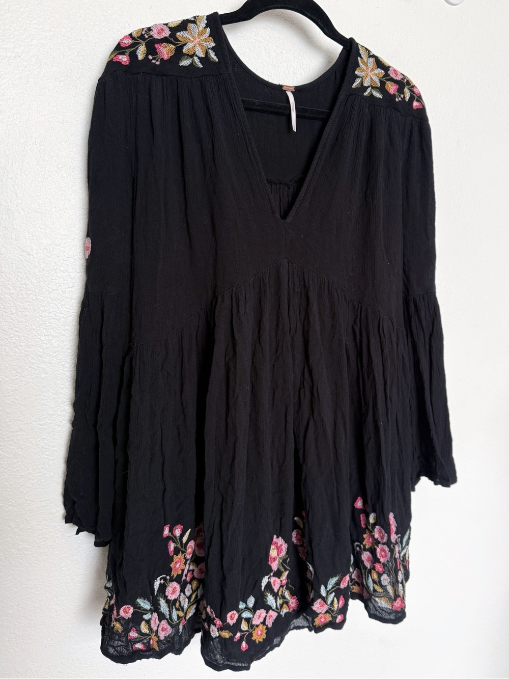 Free People Te Amo Embroidered Mini Dress Black Boho Bell Sleeve M - Picture 4 of 11